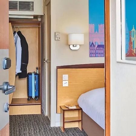 Kyriad Direct Lyon Sud -