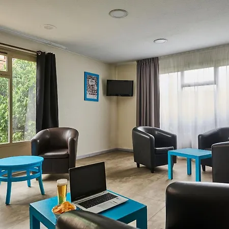 Kyriad Direct Lyon Sud - 2*