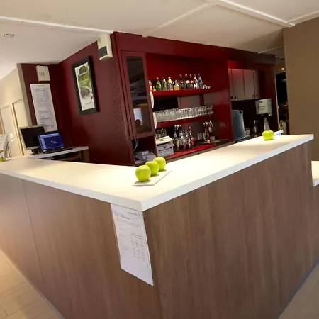 Kyriad Direct Lyon Sud - Chasse-sur-rhône Hotel 2*