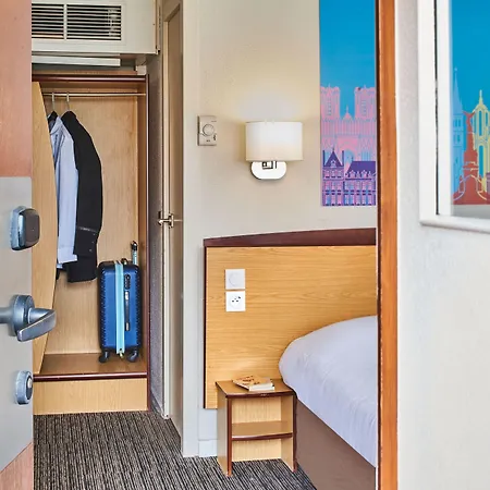 Kyriad Direct Lyon Sud - Chasse-sur-rhône Hotel 2*