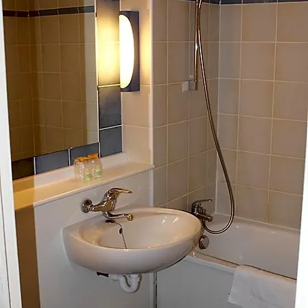 Kyriad Direct Lyon Sud - Chasse-sur-rhône Hotel 2*