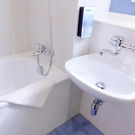 Kyriad Direct Lyon Sud - 2*